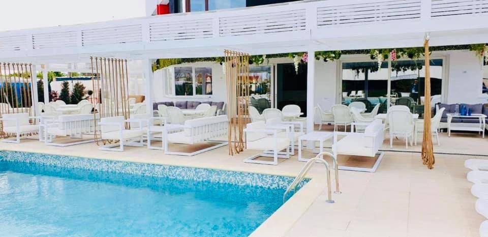 Unique Residence Apartament Navodari Bagian luar foto