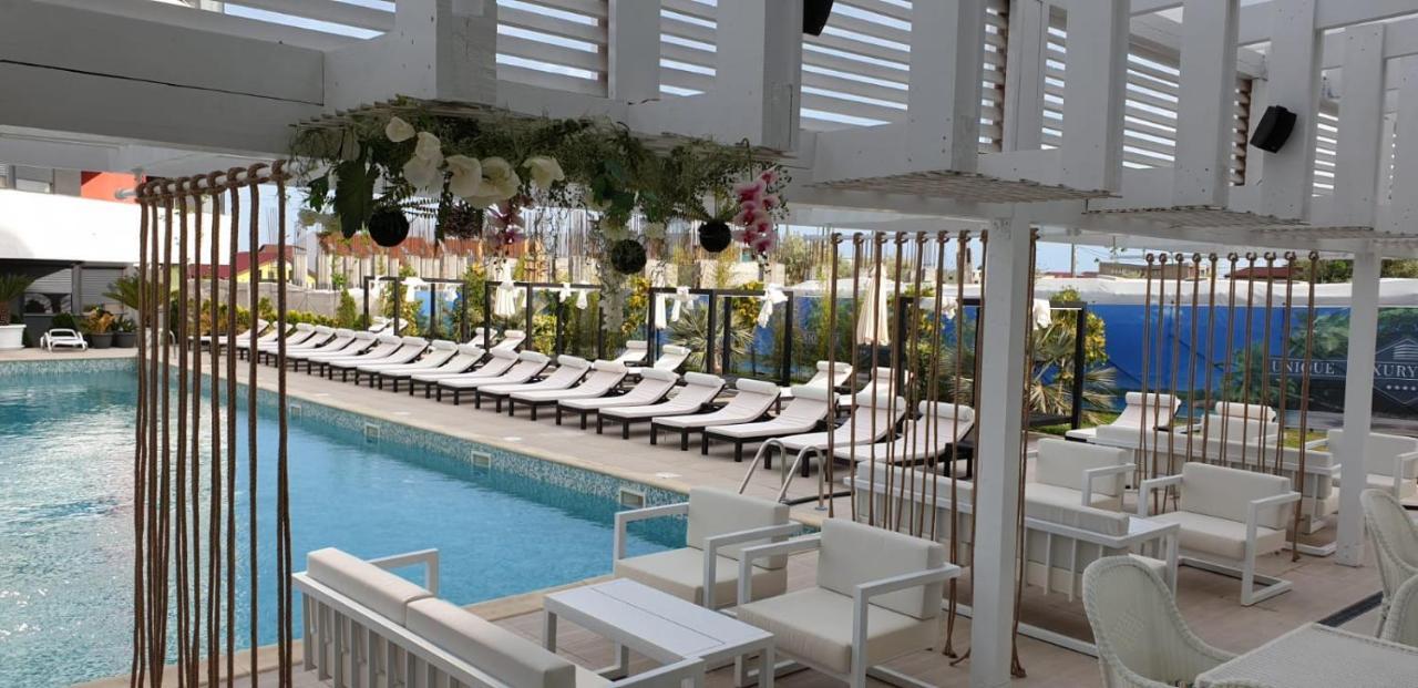 Unique Residence Apartament Navodari Bagian luar foto